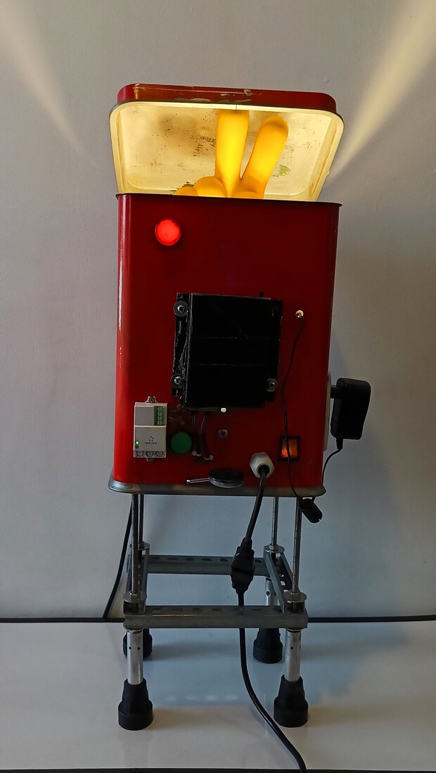 012 Kinetische installatie: De narcist 