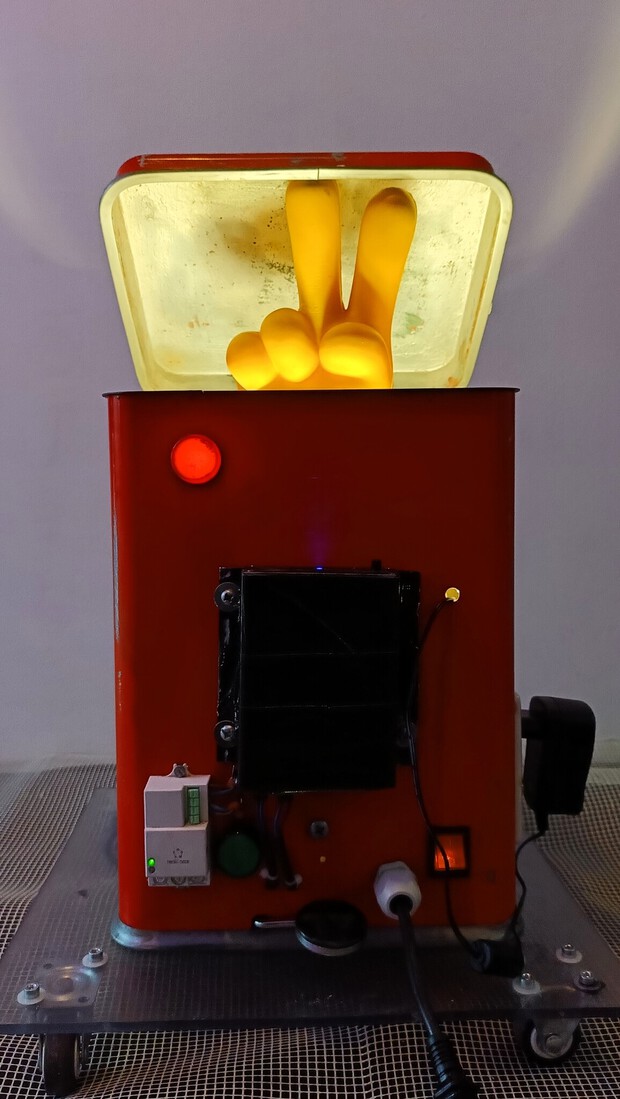 012 Kinetische installatie: De narcist 