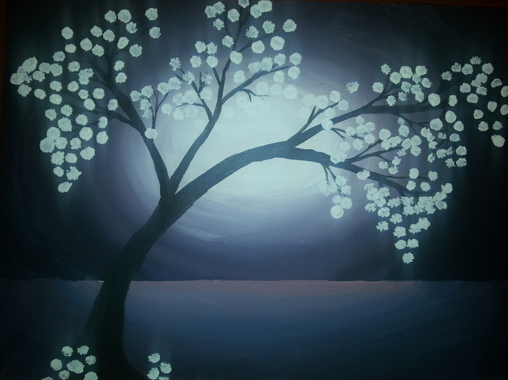 Bloesemboom in de maneschijn