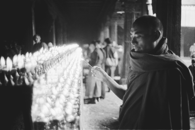 Monnik bij Yokhang tempel