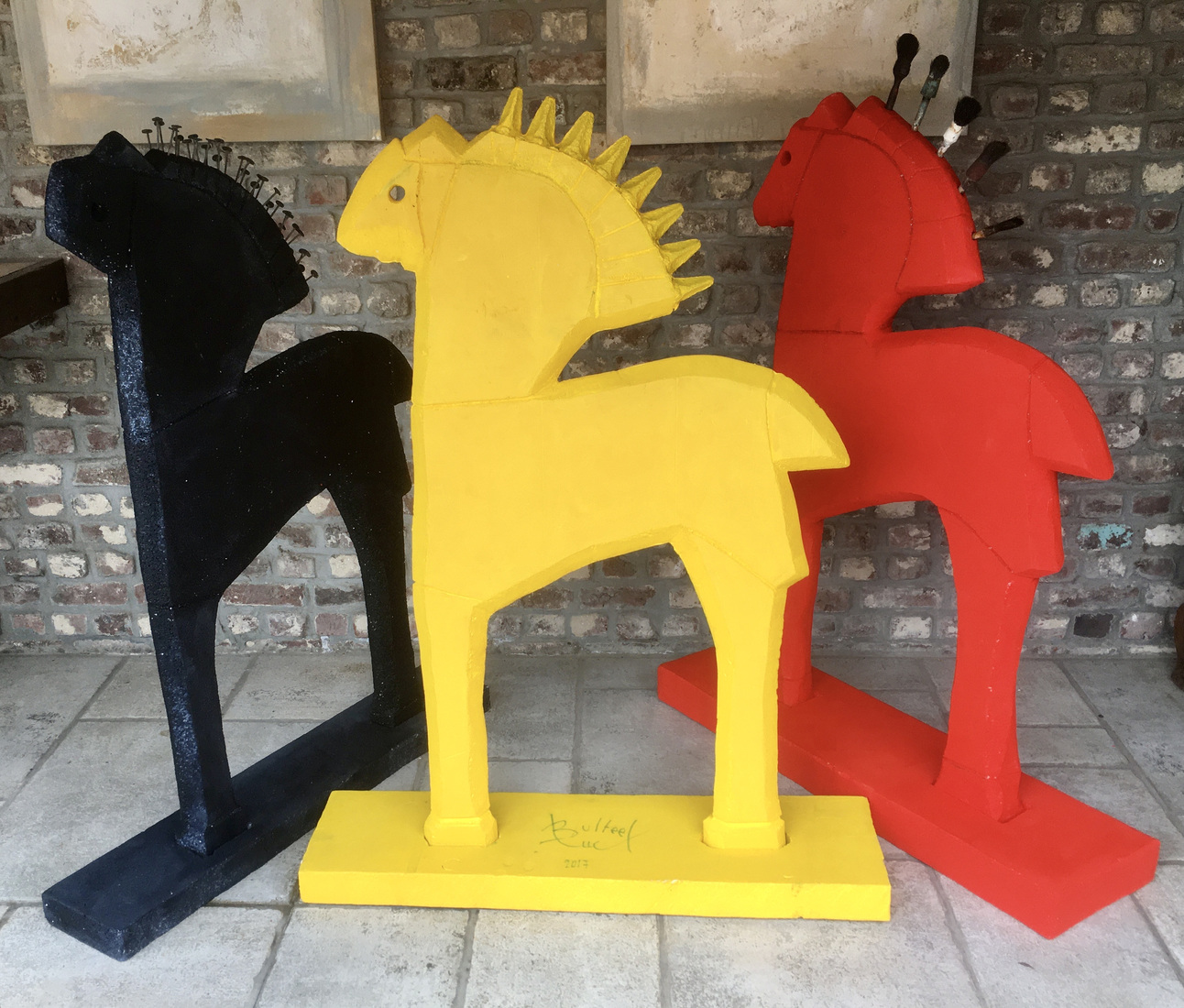 Manège tricolore . Driekleurige draaimolen .