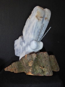 beeldhouwwerken in diverse steensoorten