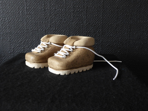 beeldhouwwerken in diverse steensoorten