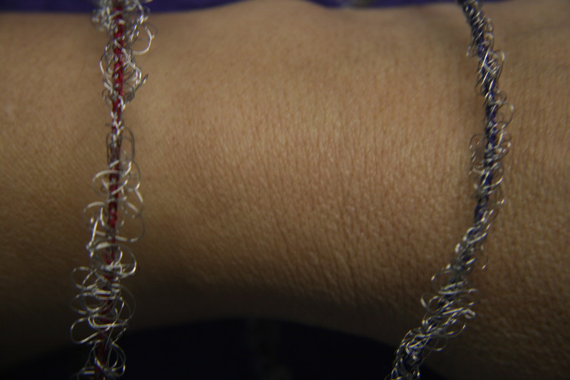 Armband van roestvrijstaal en zijde