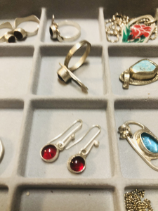 Zelf gemaakte sieraden 