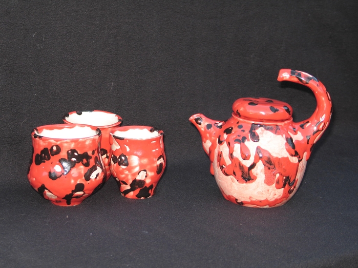 teapot with cups
