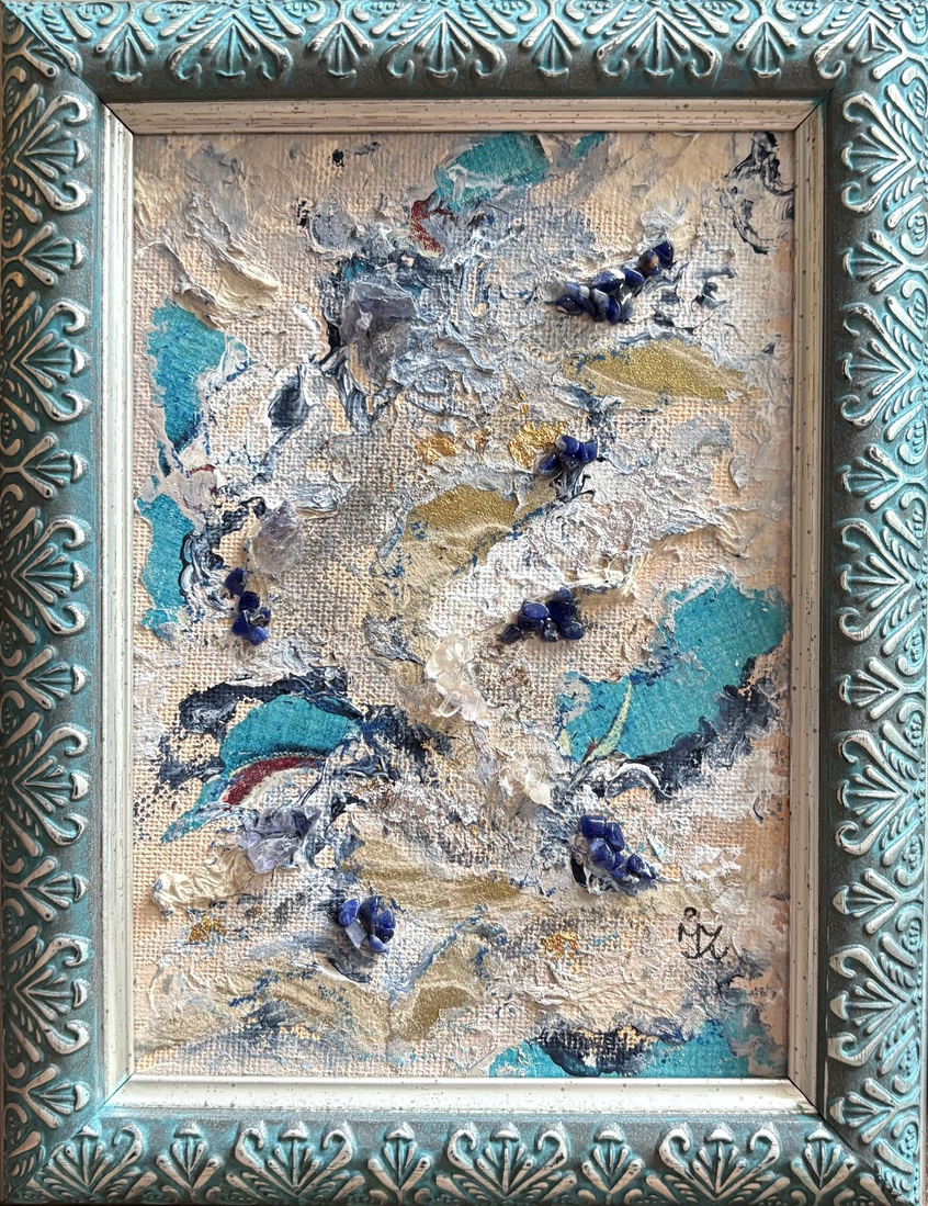 Klein werk met sodaliet, ioliet en bergkristal