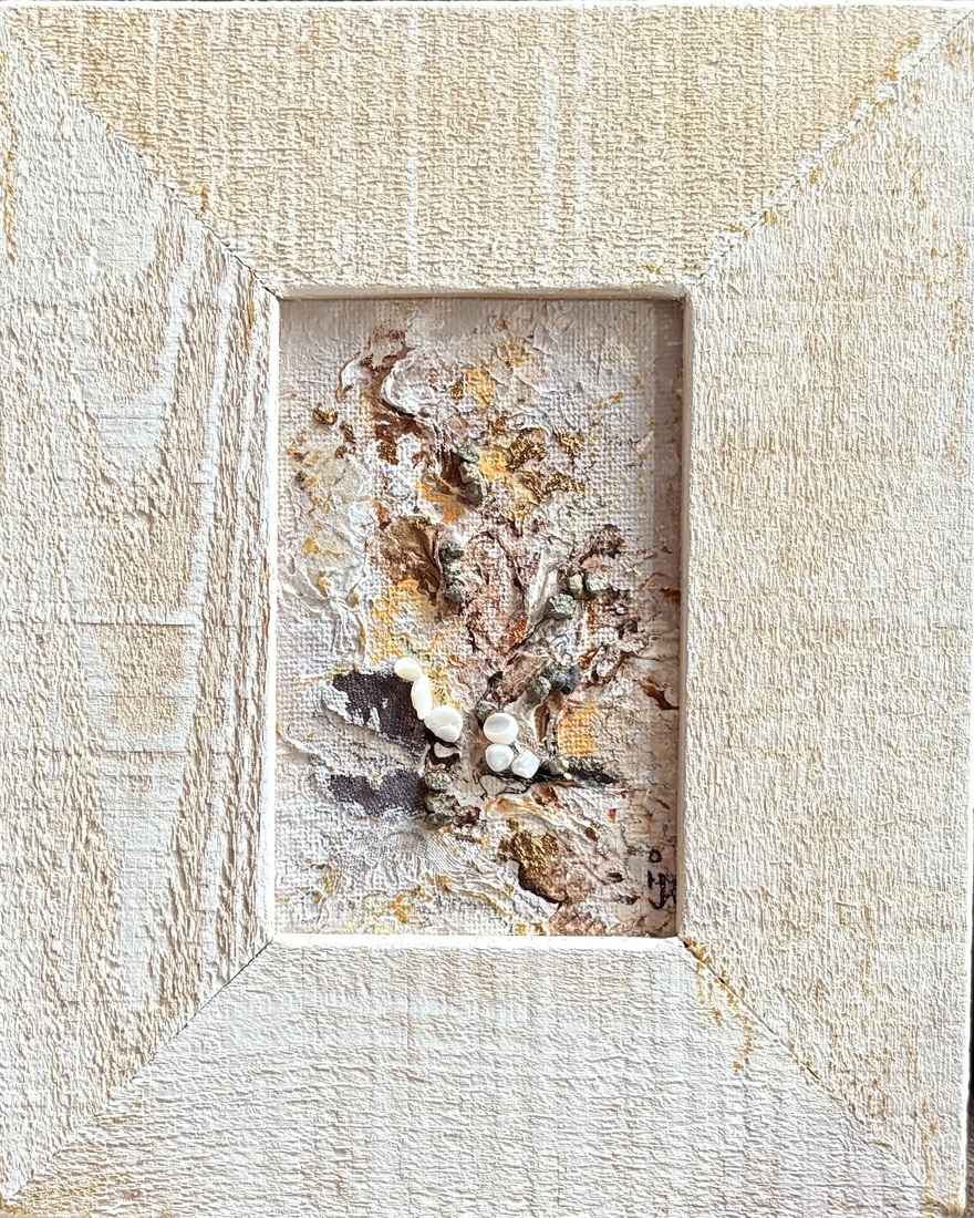 Klein werk met pyriet en parelmoer