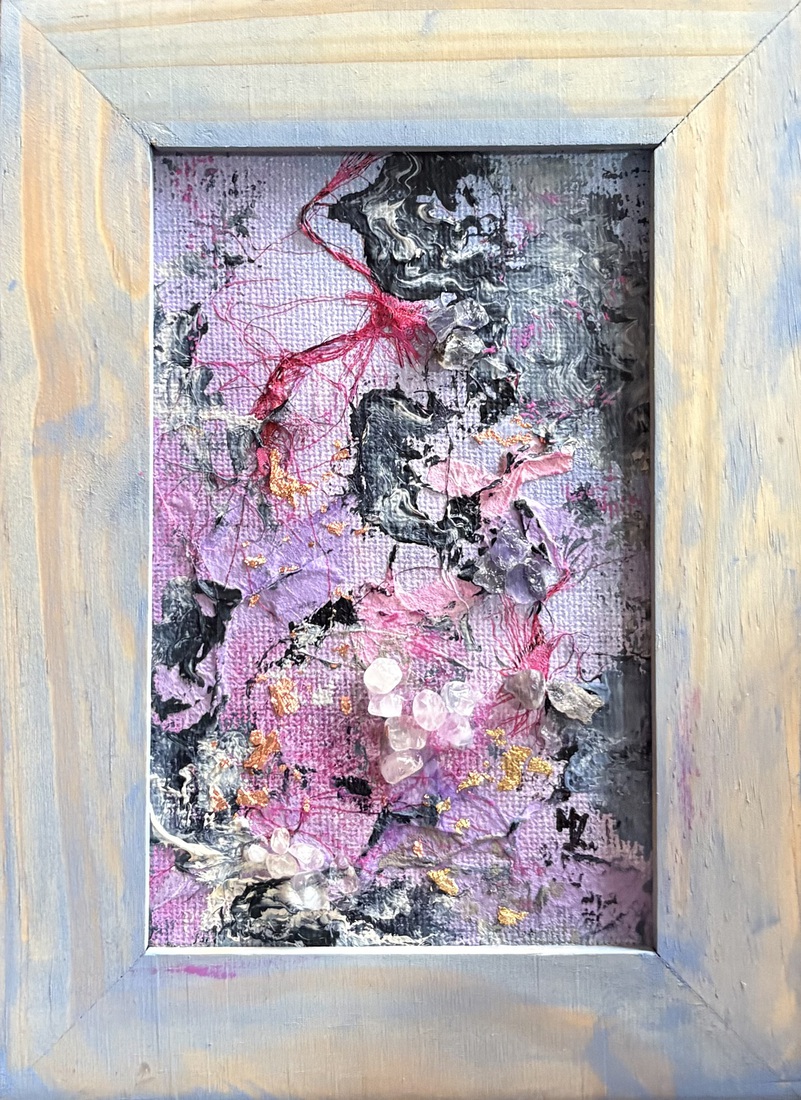 Klein werk met rozekwarts, bergkristal en ioliet