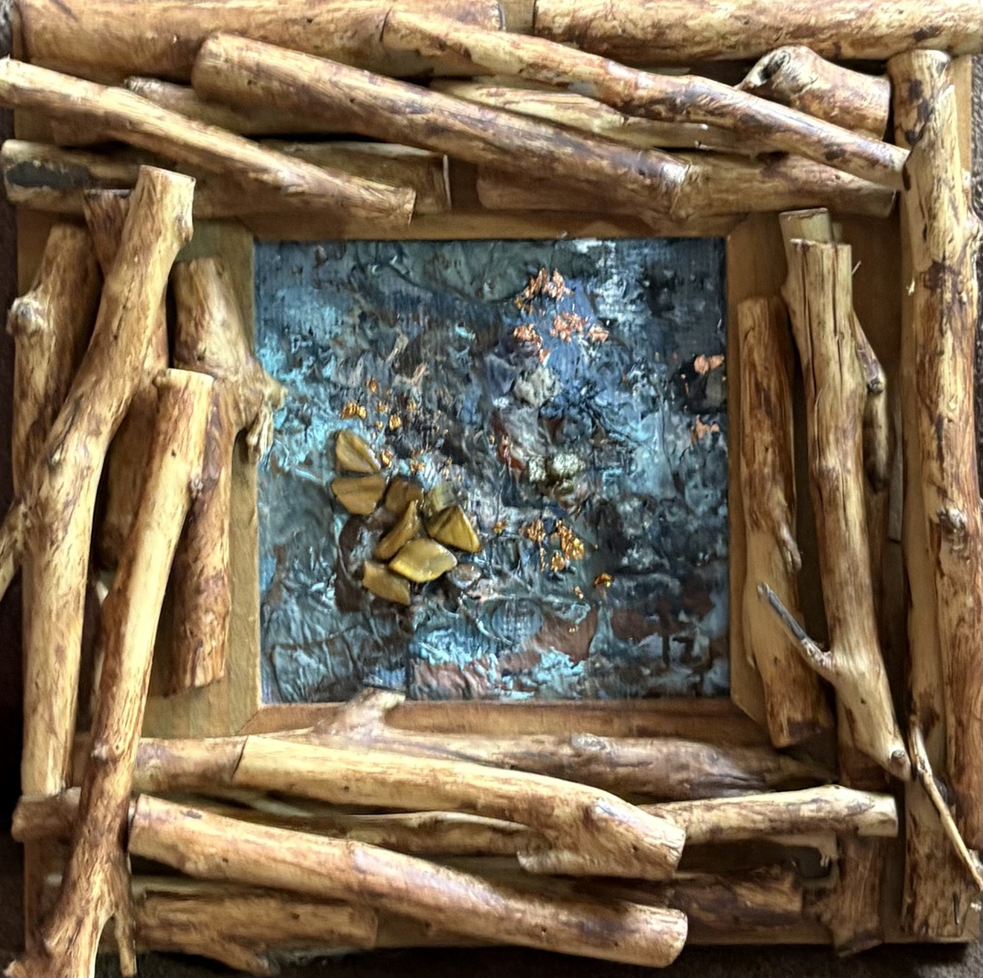 Klein werk met tijgeroog, pyriet en ioliet