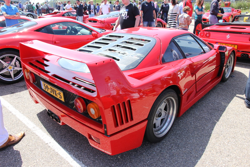 Achter de F40