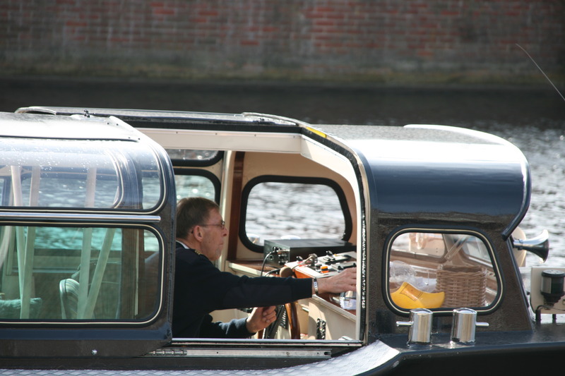 Schipper op rondvaartboot