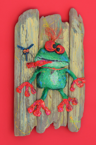 Unieke dieren van drijfhout en andere op het strand gevonden spullen. Zij zullen zeker een lach op je gezicht doen verschijnen.