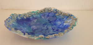Deze Resin Art kunststukken zijn gemaakt van epoxy, soms in combinatie met keramiek en/of andere materialen.