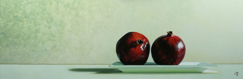 Granaatappels op witte schaal