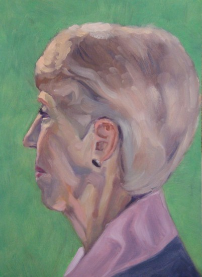 Portret vrouw tegen groene achtergrond