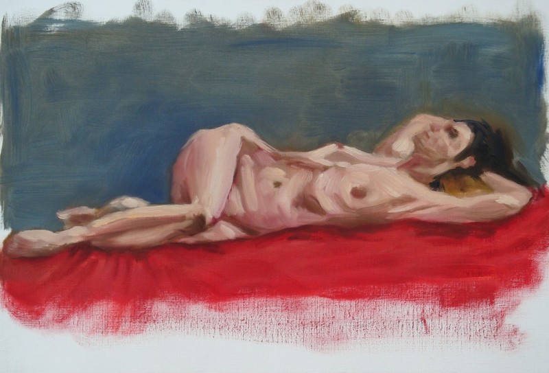 Liggend vrouwelijk naakt op rode doek met grijze achtergrond