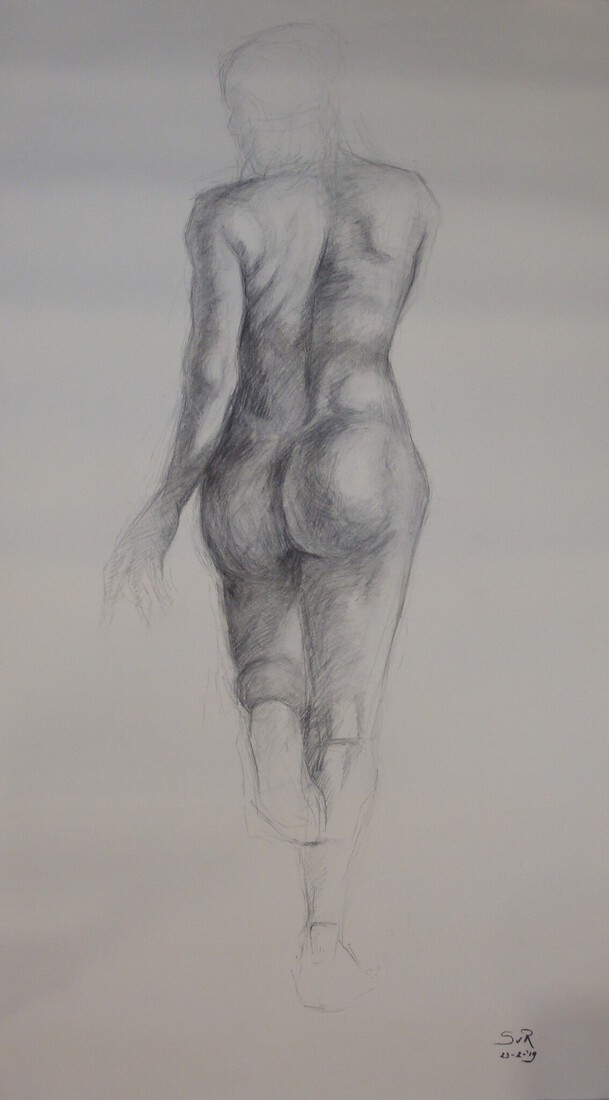 Staand vrouwelijk naaktmodel - rug 2