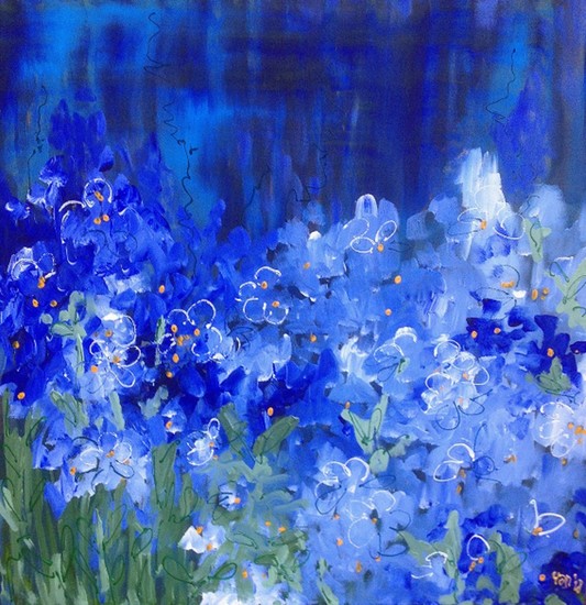 Een bed van blauwe en witte viooltjes