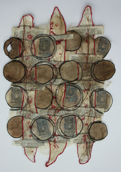 het gebolder van klompen op het stenen pad