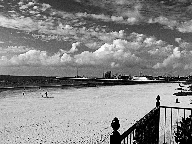 Wolken en strand