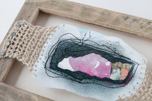 In mijn kunst ga ik op zoek naar de verhalen van de aarde, de natuur en ons landschap. De kunstwerkjes zijn een combinatie van gemengde technieken en gestruinde/gerecyclede materialen.