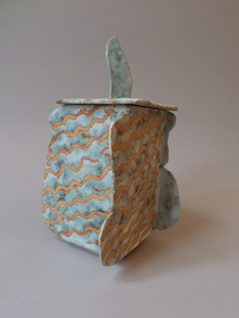 Golven op het strand; doos met deksel