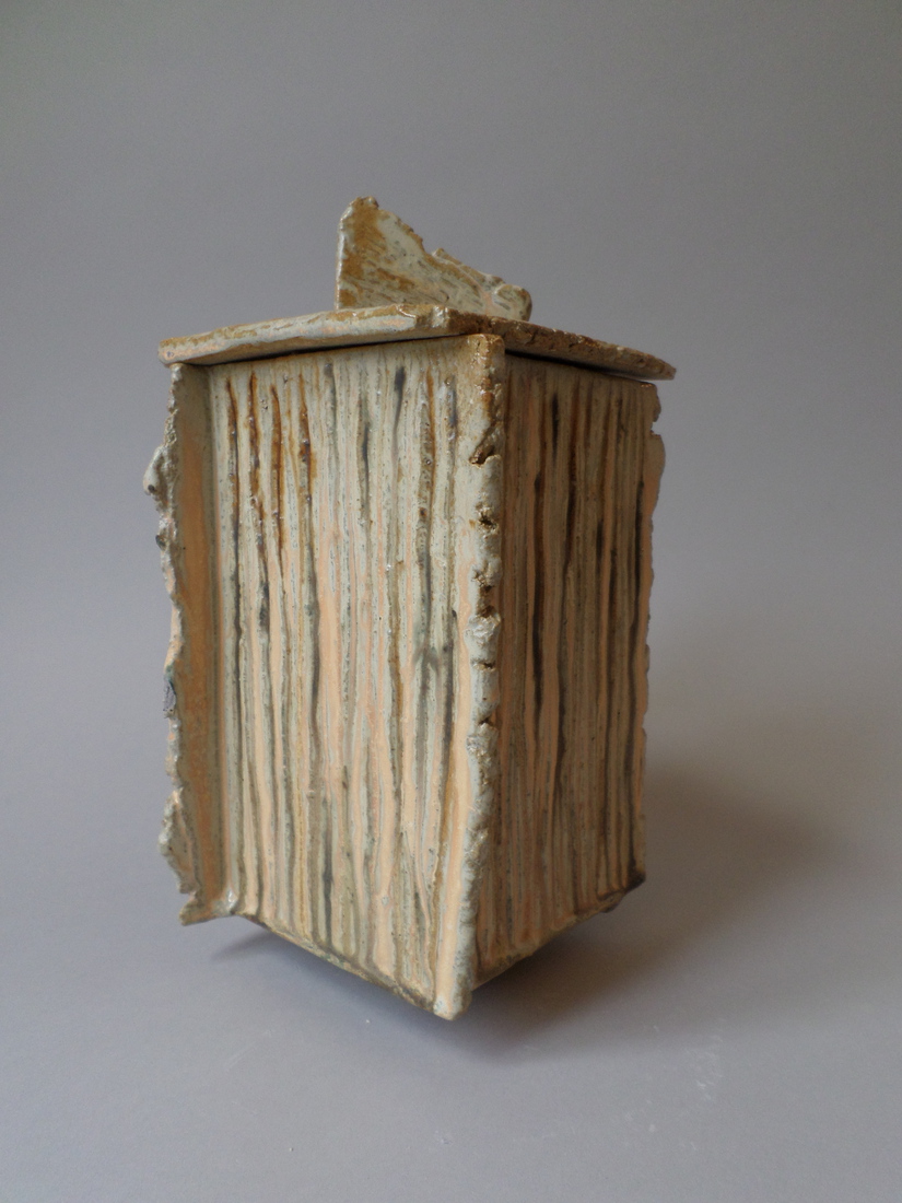 Boslandschap in de herfst; doos met deksel 