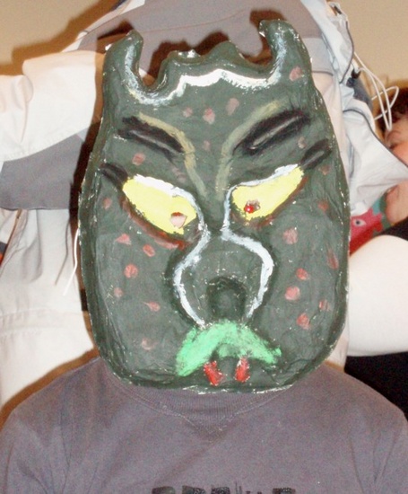 Thomas met monstermasker