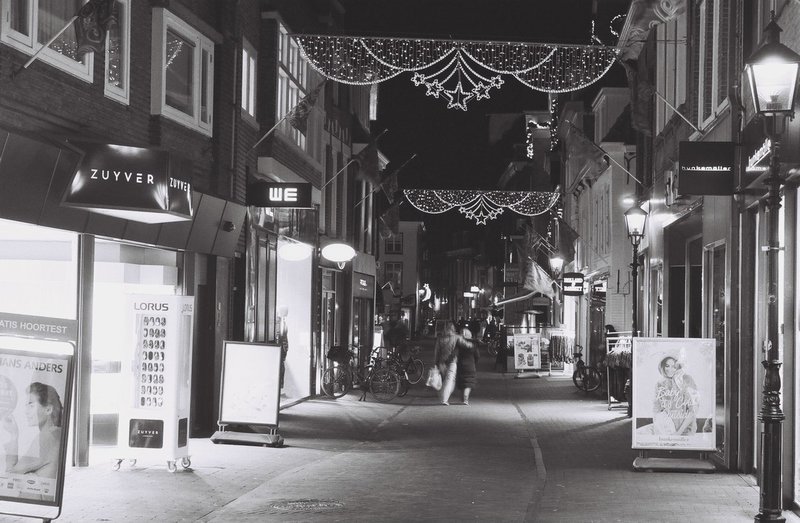 Een winkelstraat in Harderwijk(analoog)