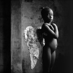 Angels of Time gaat over tijd, melancholie, jeugd en ja... ook romantiek. NB. Minderjarigen zijn steeds gefotografeerd met toestemming van, en in aanwezigheid van de ouder(s).