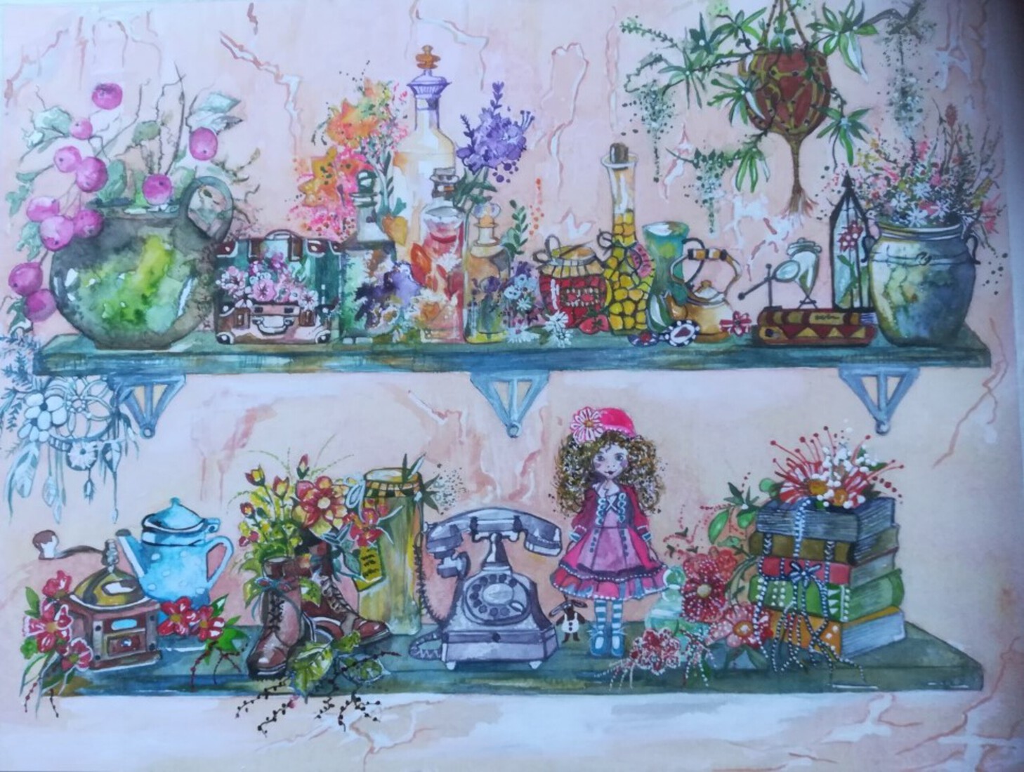 Planken met prullaria.