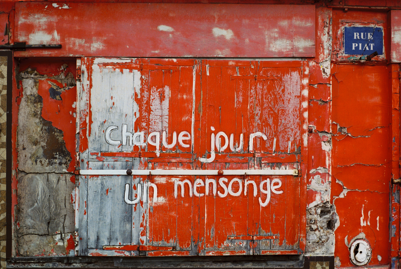 chaque jour un mensonge