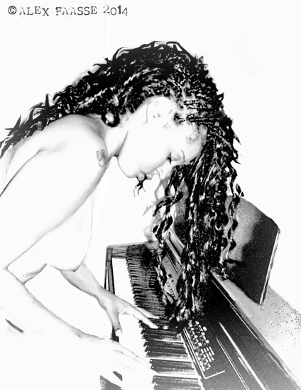 LUIZA PLAYS PIANO
