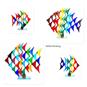 varianten visjes, groot of klein, hangend of staand op hoge of lage voet Van steen.