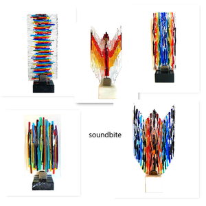 zg. stapelingstechniek, gestapeld glas, geeft een prachtige nuance, van welke kant je deze objecten ook bekijkt, lichtinval is altijd anders.