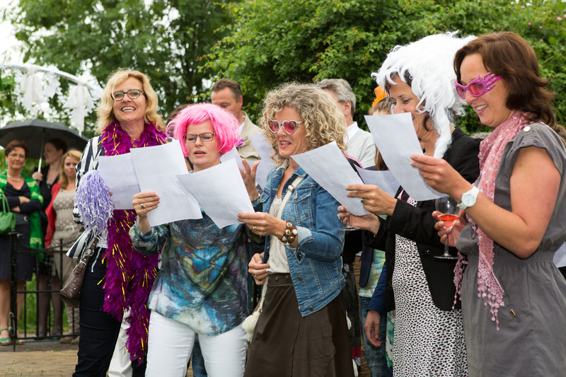 Optreden van vriendinnen