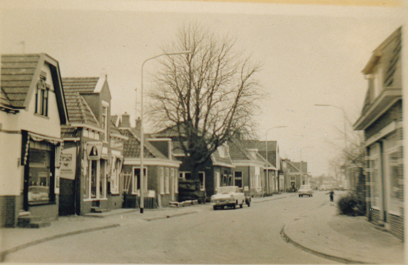 Hoofdweg vanaf café Dorpzicht