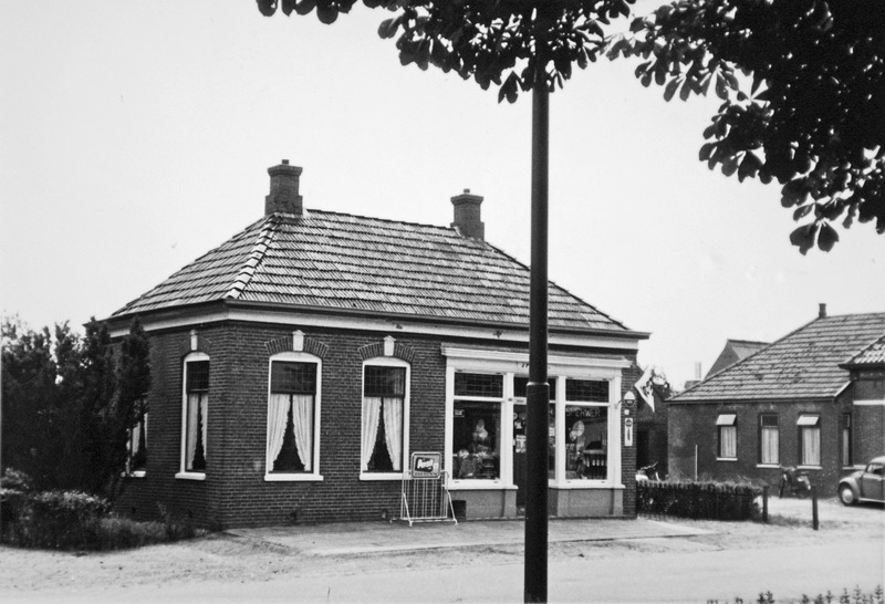 Hoofdweg 31 kruidenier Schultinga ca 1965