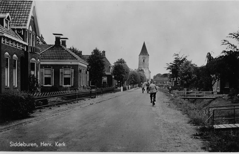 Hoofdweg richting NH-kerk