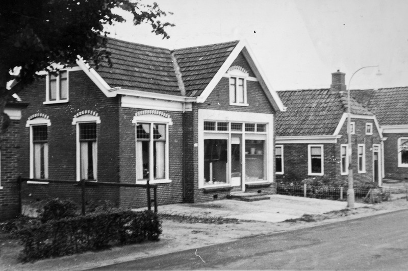 Oudeweg 108 galanterie G. de Boer ca 1965
