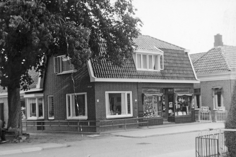 Hoofdweg 136 warenhuis Pleiter ca 1965