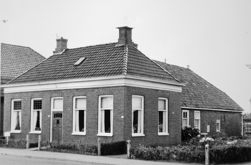 Hoofdweg 148 ca 1965 - afgebr 1981- ongeveer de plaats van de RABO-bank