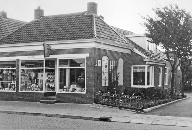 Hoofdweg 155 geschenkenhuis Mossel ca 1965