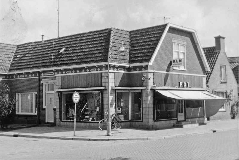 Hoofdweg 156 textiel - woningtextiel Pot ca 1960