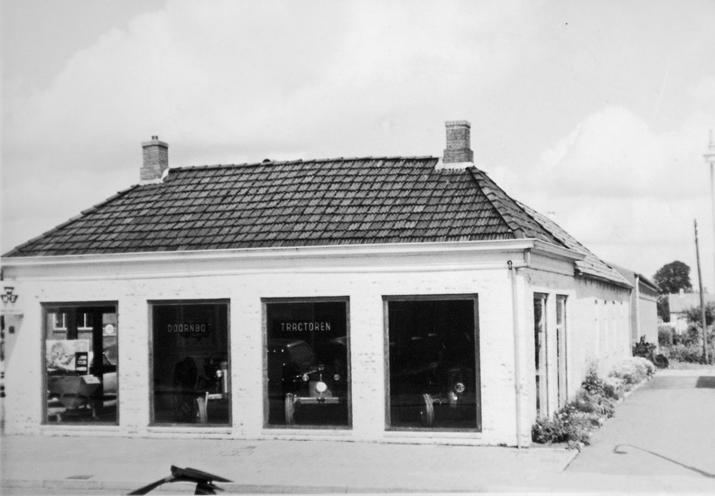 Hoofdweg 164 toonzaal Doornbos ca 1965