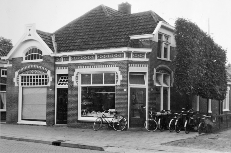 Hoofdweg 167 slagerij Bos - later C1000 ca 1965 - daarvoor slagerij Klaassens