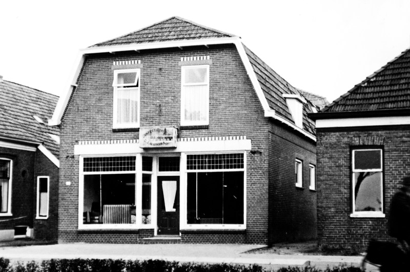 Hoofdweg 172 confectiebedrijf The Schildcoat ca 1965