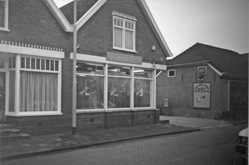 Hoofdweg 173 rechterkant huis sept 1989 Kinnie's mode nu Chinees