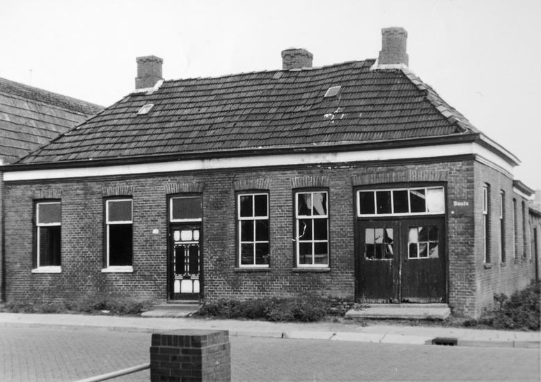 Hoofdweg 174 Smederij van Smit Mulder - in 1972 afgebroken